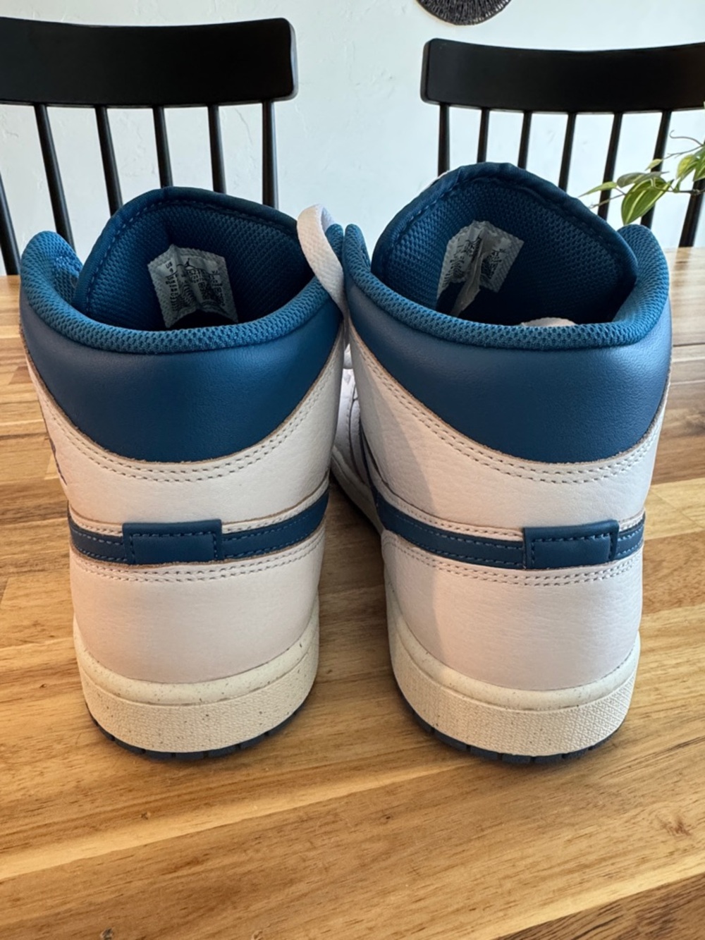 Nike Air Jordan 1 Mid Sneakers - Picture 2 of 8